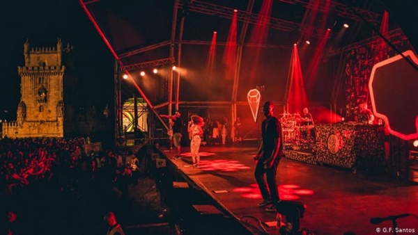 Concerto de despedida dos Buraka Som Sistema sai em &aacute;lbum em julho